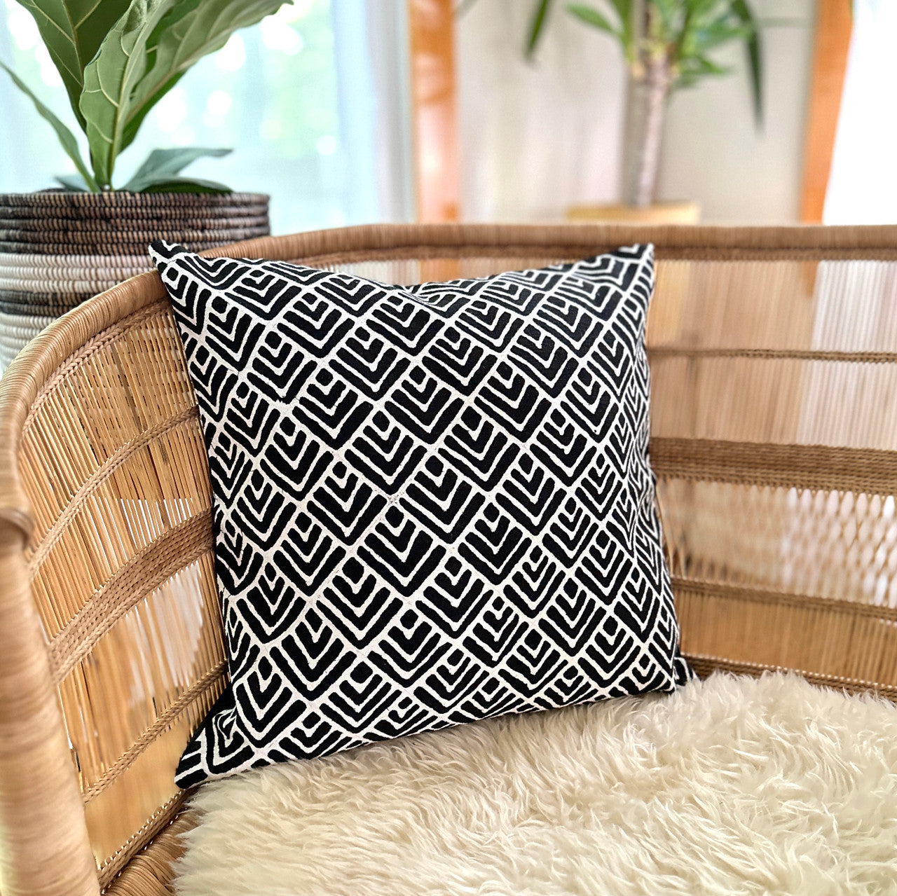geometric pattern black and white pillow
