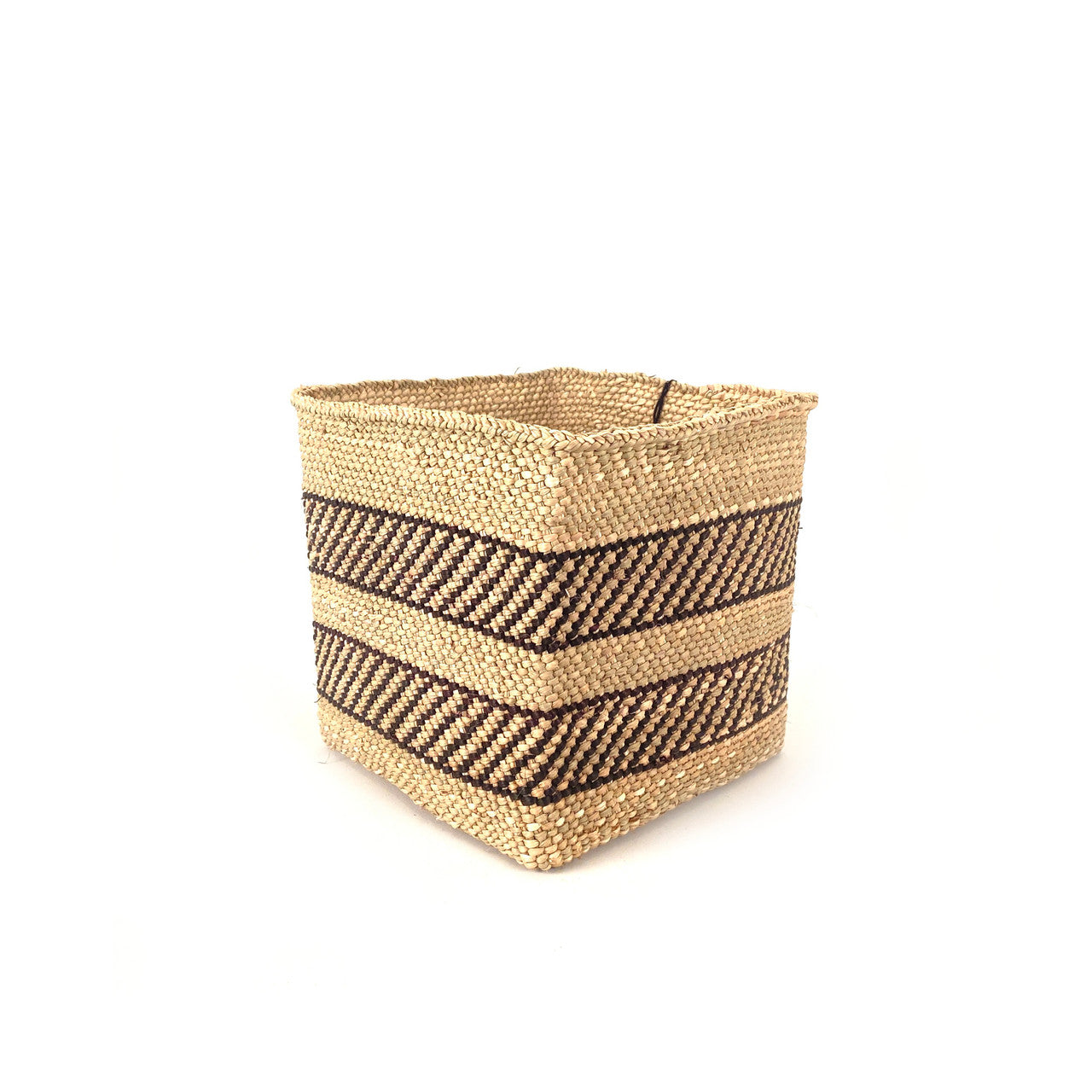 Square Iringa medium basket corner view