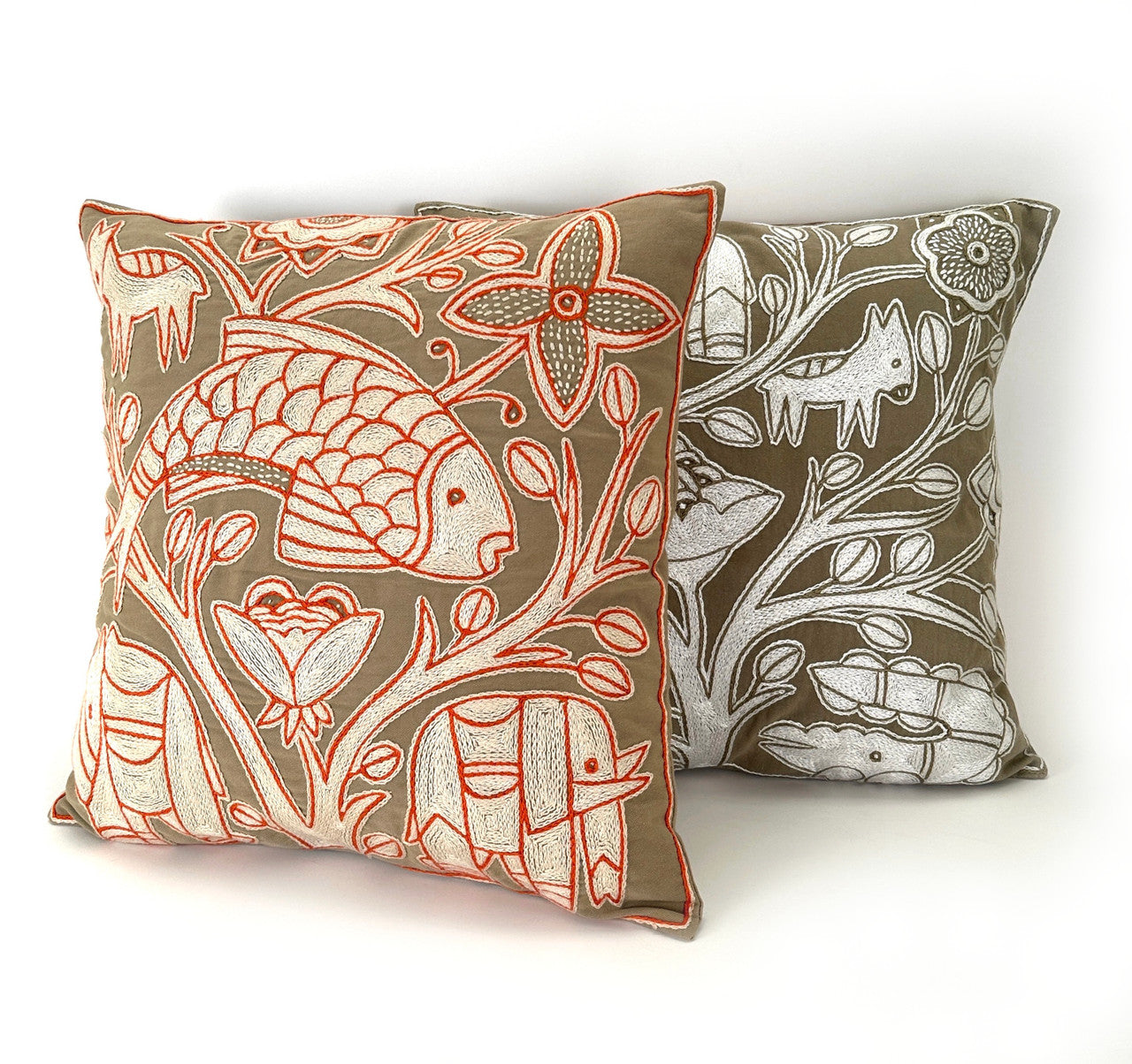 This pillow combined with the beige and white one.